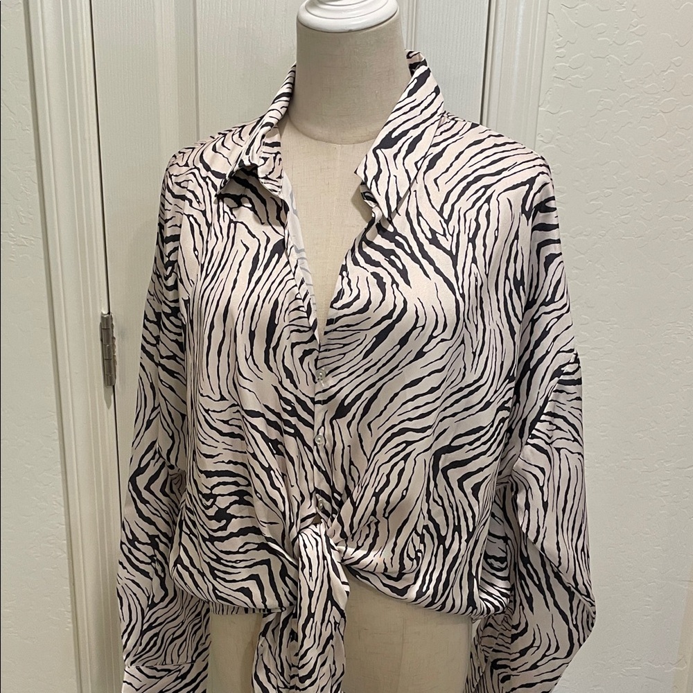 Lucy Paris Black and Cream Patterned Blouse